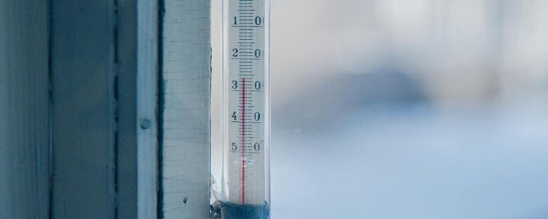 Ile powinna wynosić temperatura otoczenia w biurze według zasad BHP?